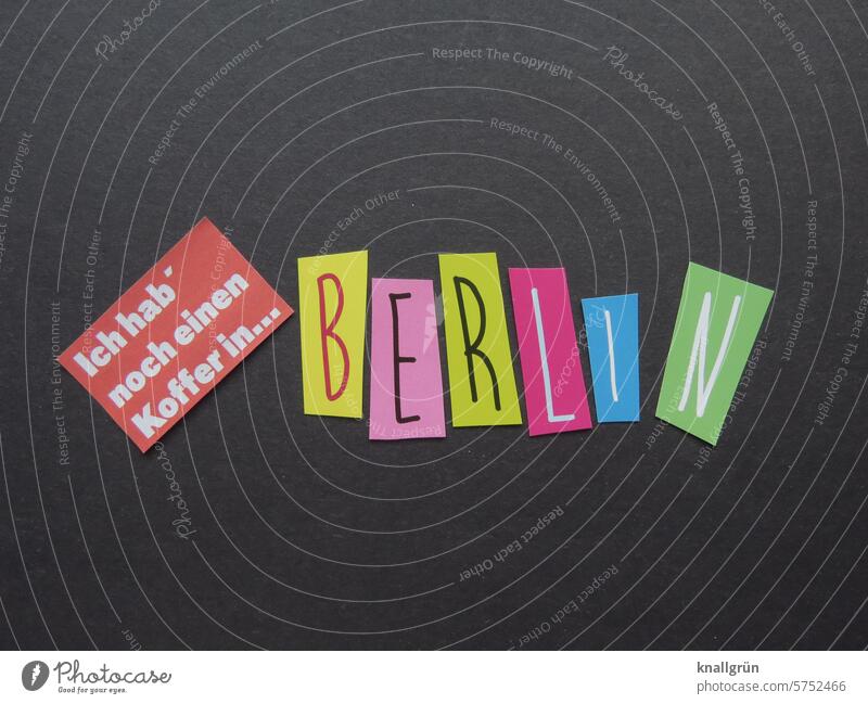 Ich hab‘ noch einen Koffer in…BERLIN Berlin Text Sehnsucht Hauptstadt Großstadt Deutschland Lied Nostalgie bunt Farbfoto Menschenleer Erinnerung Buchstaben Wort