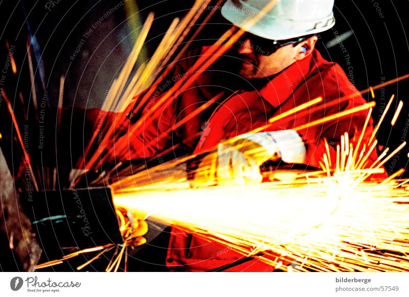 Flexen - 2 Stahlverarbeitung flexen Winkelschleifer rot Helm Arbeit & Erwerbstätigkeit Langzeitbelichtung gelb Schweißen Schutzhelm Berufsleben Industrie