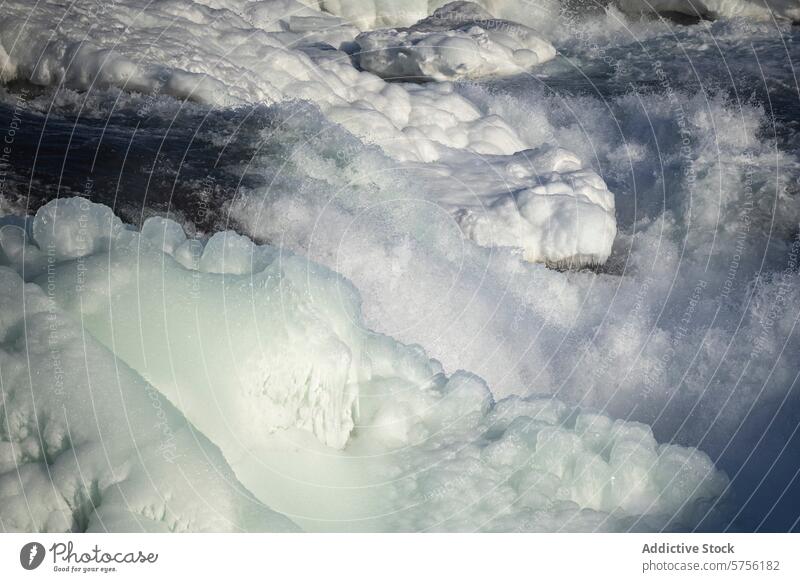 Gefrorene Flussdetails in isländischer Winterlandschaft Island Natur Landschaft Eis kalt gefroren Wasser reißend fließen Nahaufnahme Frost Kälte