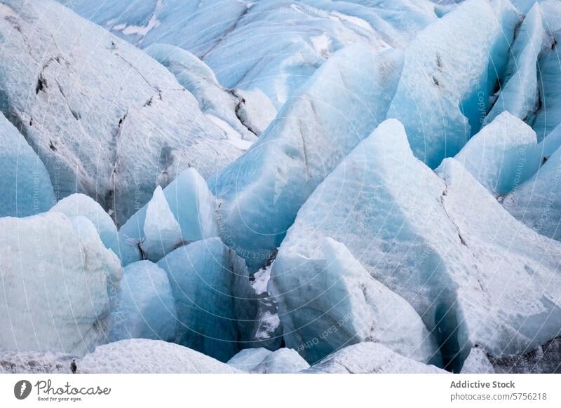 Isländischer Gletscher in Nahaufnahme mit verschlungenen Eisgebilden Island Detailaufnahme Textur blau weiß Natur gefroren kalt natürlich Winter arktische