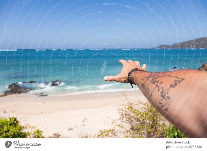 Zeigt auf die tropische Küste Indonesiens Strand reisen Tattoo Arme MEER Küstenlinie Urlaub Sand Wasser Himmel blau Erreichen Punkt Natur malerisch Feiertag