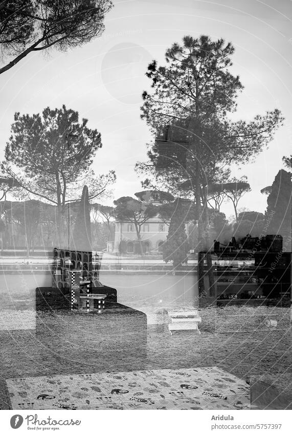 Villa Borghese | Der Park spiegelt sich im Fenster des Spielhauses Rom Italien Bäume Spiegelung Haus Spiele spielen Kinder Menschenleer Spielzeug s/w Gebäude