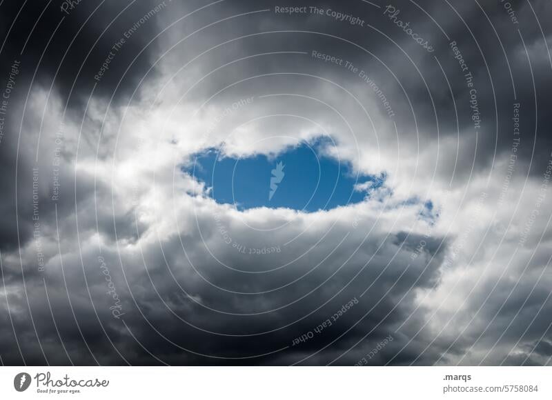 Lichtblick Wolken nur Himmel Gewitterwolken Meteorologie Luft Klima Urelemente Klimawandel blau Loch Hoffnung Wetter Atmosphäre