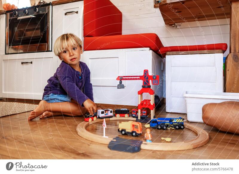 Nomadischer Familienlebensstil in einem maßgeschneiderten Van Home Van Leben nomadisierend Kind spielen Spielzeug individuell heimwärts winziges Haus Wohnmobil