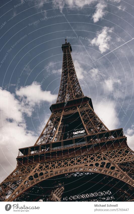 Eiffelturm, Paris Frankreich Tour d'Eiffel Wahrzeichen Sehenswürdigkeit Architektur Hauptstadt Bauwerk Turm Sightseeing Menschenleer Städtereise Tourismus