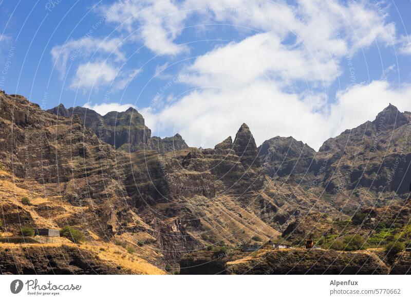 wild und ungezähmt I Santo Antão vulkanisch malerisch Kap Verde Landschaft Afrika Natur Insel Urlaub Berge u. Gebirge Hügel Cabo Verde spitze Zacken
