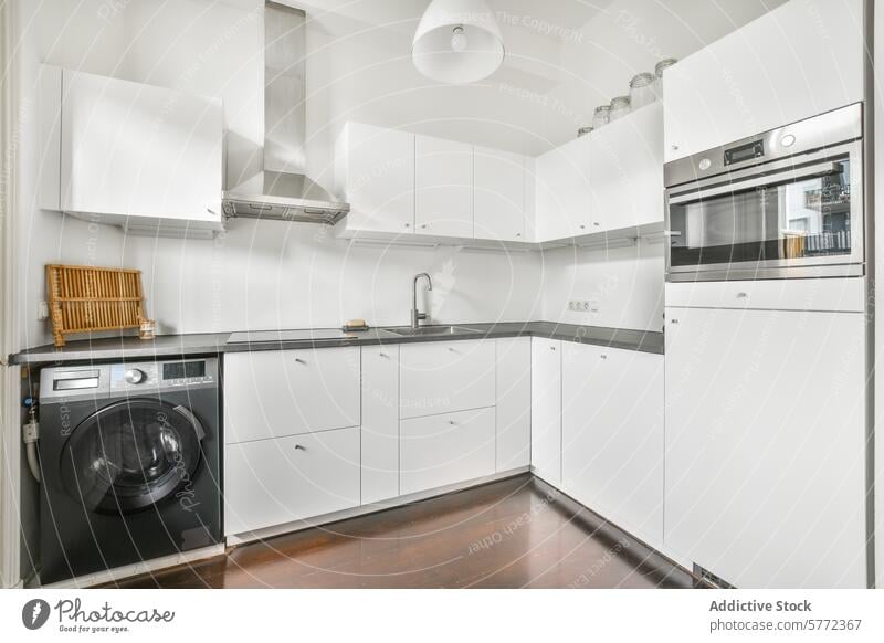 Kücheneinrichtung mit Waschmaschine Abfertigungsschalter Kabinett Stil Design modern Vorrat Vorrichtung Gerät Innenbereich Appartement Zeitgenosse Regal Licht