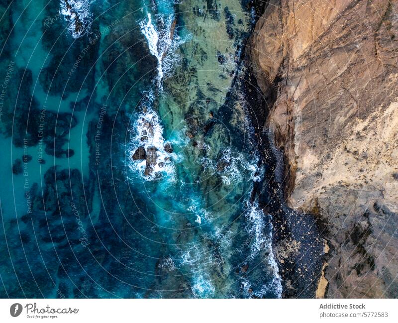 Luftaufnahme des Strandes von Cofete an der zerklüfteten Küste Fuerteventuras Antenne Ansicht Küstenlinie robust türkis Wasser Süden Insel Costa Calma Natur