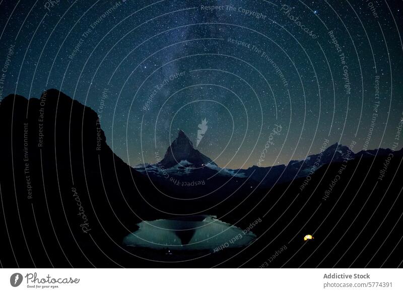 Sternenklarer Nachthimmel über dem Matterhorn Himmel Berge u. Gebirge See ruhig beleuchtet atemberaubend Ansicht Natur Landschaft Alpen Schweiz kultig Gipfel