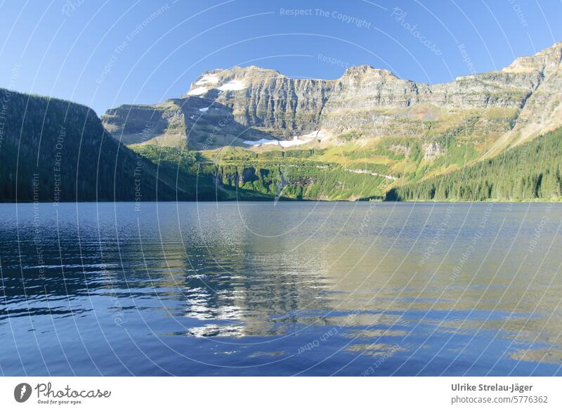 Kanada | einsamer Bergsee bei schönem Wetter See Berge Spiegelung klare Luft Klarheit Ruhe Stille Weite Einsamkeit Natur Landschaft Reflexion & Spiegelung