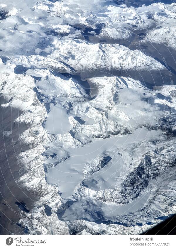 Schneeseen | Verschneite Berglandschaft, Dolomiten, von oben fliegen Alpen Berge u. Gebirge Gipfel Schönes Wetter Schneebedeckte Gipfel Schneelandschaft Winter