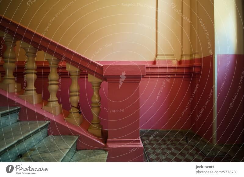 Pink ist Trumpf …. im Treppenhaus Treppengeländer Strukturen & Formen Treppenaufgang Lebensstil Wand Renoviert Architektur Treppenstufen Stufen Geländer Stil