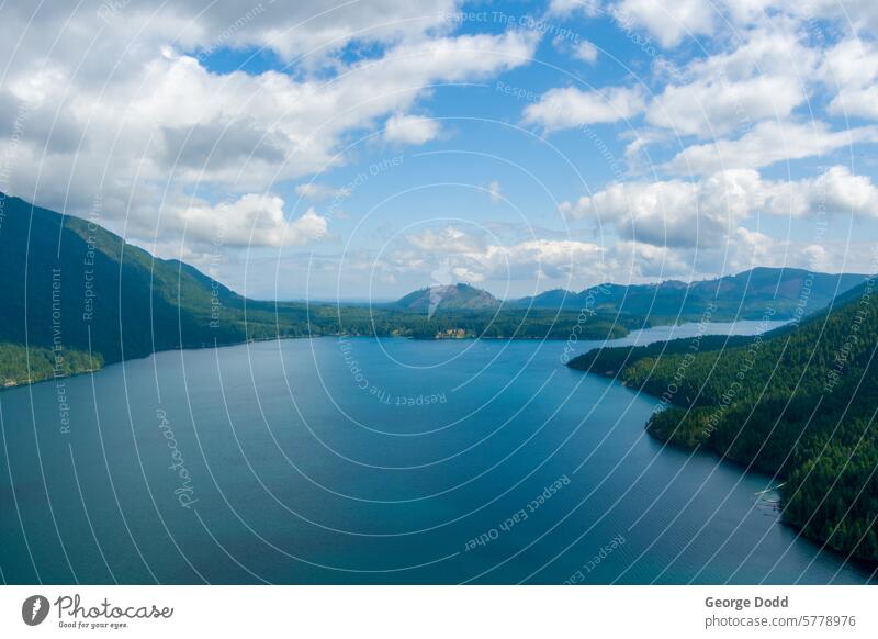 Lake Cushman und die Olympic Mountains Cushman-See Washington Washington State Luftaufnahme Dröhnen Drohnenansicht Berge u. Gebirge Gebirgssee Sommer Teich