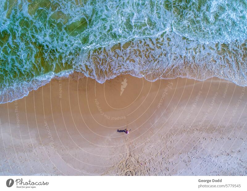 Luftaufnahme der Strandküste Floridas Ufer Uferlinie Antenne Dröhnen Drohnenansicht Drohnenfoto Florida Strand Hafengebiet Wellen winken Brandung Gezeiten