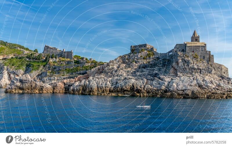 San Pietro und Schloss Doria san pietro Porto Venere Ligurien Burg oder Schloss Italien Küste Felsküste Kirche Uferbereich Nationalpark Cinque Terre