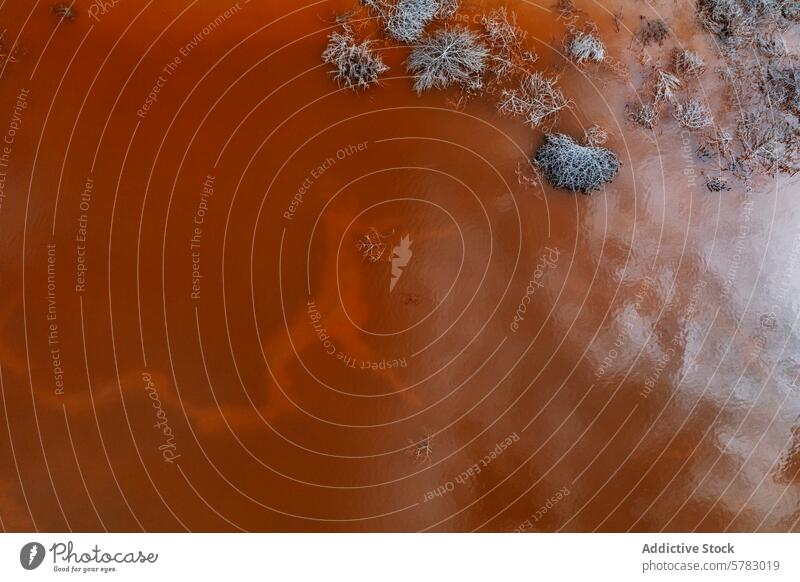 Drohnenansicht der pulsierenden Salzlagunen in Toledo, Spanien Antenne Dröhnen Ansicht Lagune Luftbildfotografie Farbe Textur Natur natürlich geologisch