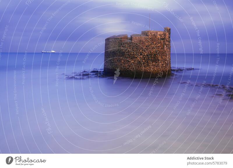 Gelassenheit in der Dämmerung am Castillo de San Cristobal Burg von San Cristobal Festung MEER neblig Horizont Schiff entfernt Windstille ruhig Abenddämmerung