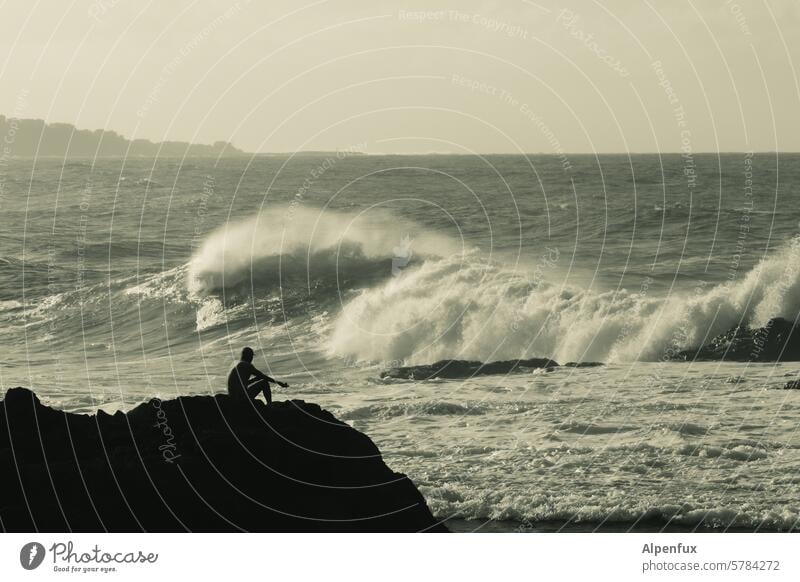 Wavewatching Wellen große wellen Meer Atlantik Wasser Außenaufnahme Natur Felsen Ferien & Urlaub & Reisen Wellengang beobachten Beobachter Küste Tag Himmel