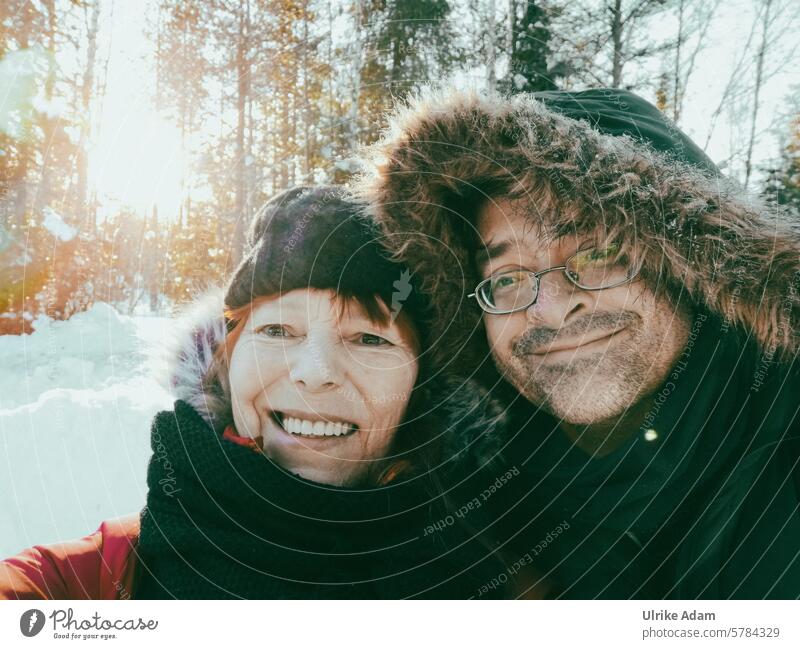 Lappland | Glücklich im Schnee Gegenlicht Sonne Sonnenstrahlen Schweden Europa Winter Natur Außenaufnahme kalt Ferien & Urlaub & Reisen Skandinavien