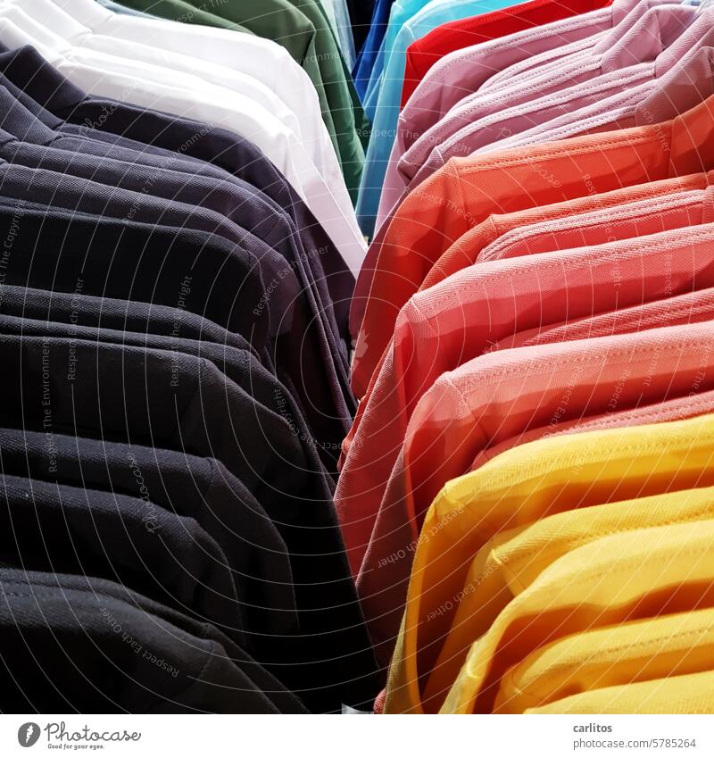 Qual der Wahl | Was soll ich nur anziehen ? Hemd Hemden Kleiderschrank Kleiderständer Bunt Farbig Auswahl Bekleidung Mode hängen Kleidung Stoff Ordnung