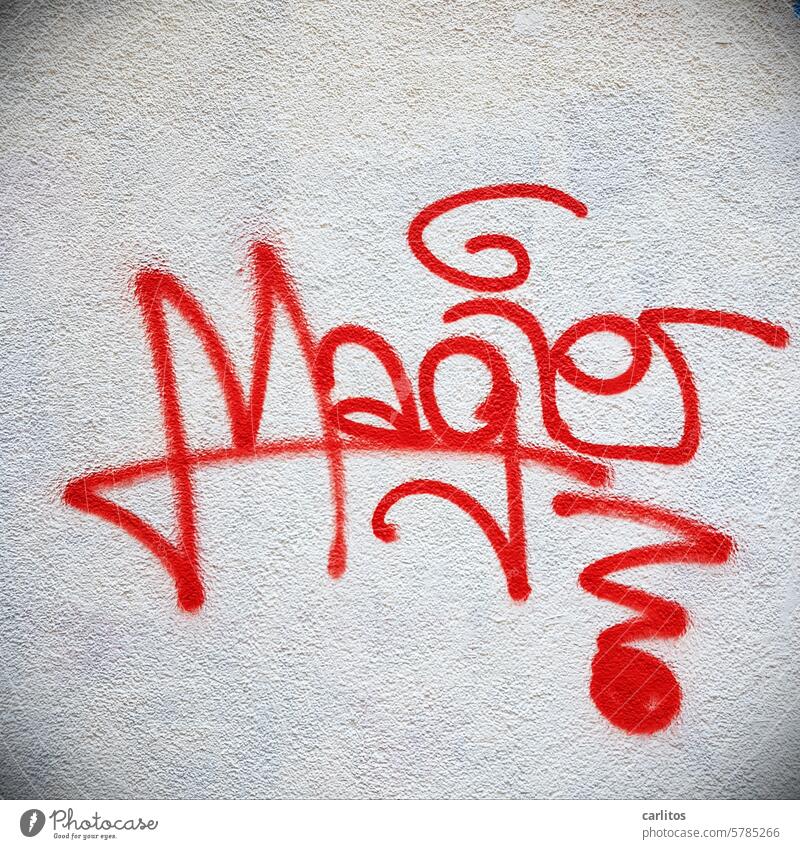 Magie statt Maggi Magier Graffito Wand rot Graffiti Schmiererei Jugendkultur Subkultur Straßenkunst Schriftzeichen Fassade Wandmalereien Kreativität Kunst Mauer