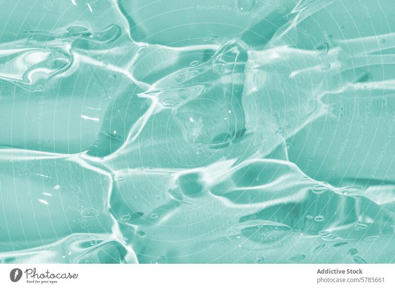 Beruhigende Aqua-Gel-Textur mit Lichtreflexen aqua durchscheinend glänzend Reflexion & Spiegelung Nahaufnahme beruhigend cool sanft abstrakt Hintergrund