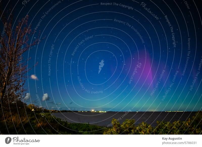Polarlichter Leuchterscheinung Himmelsleuchten Aurora borealis Nordlicht Stickstoffatome Wetterphänomen Sonnenwindteilchen Sauerstoffatome Hochatmosphäre