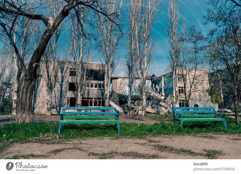 zerstört und verbrannt Schule in der Stadt Russland Ukraine Krieg donezk Kherson kyiv Lugansk mariupol Saporoschje aussetzen Verlassen attackieren bakhmut