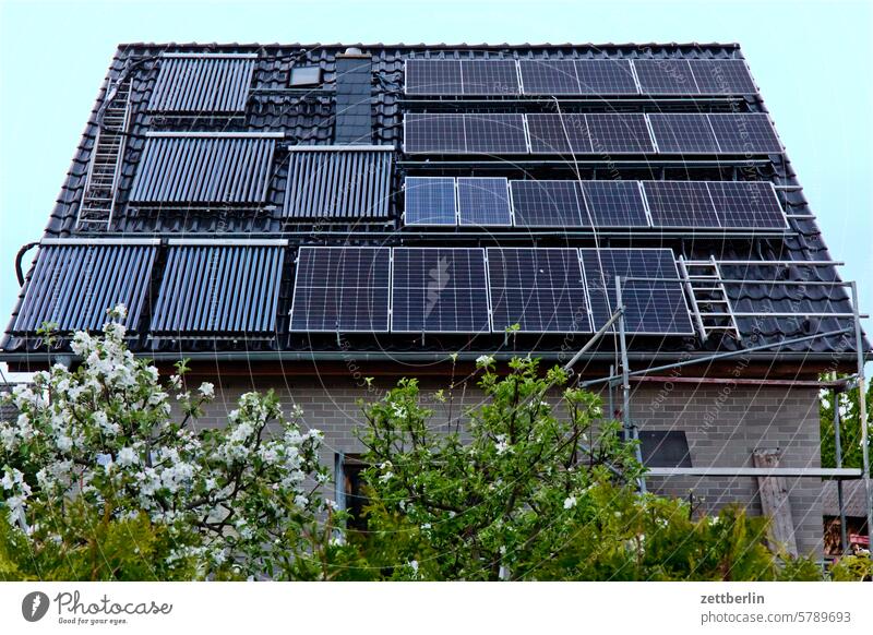 Erneuerbar energie erneuerbare energie solar solarpanneel balkonkraftwerk dach konstruktion dachkonstruktion wärme wärmeerhaltungssatz physik selbstversorgung