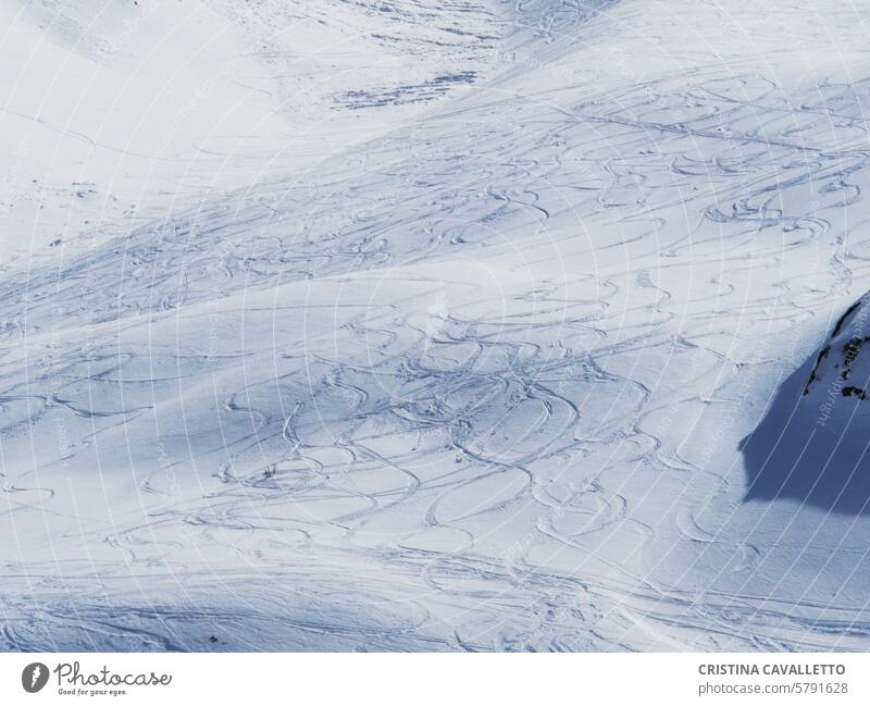 Segni e curve sulla neve delle Dolomiti Italia segni sci dolomiti Alpin Italien Bianco Kurve Linienkurve