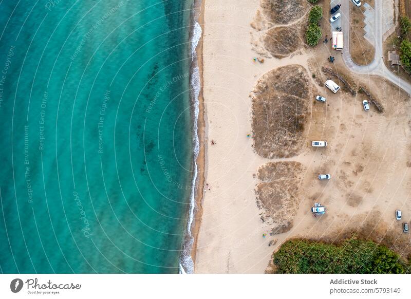 Luftaufnahme von Sandstrand und türkisfarbenem Wasser auf Sardinien Antenne Ansicht Strand MEER mediterran Italien sandig Gestade übersichtlich Kristalle