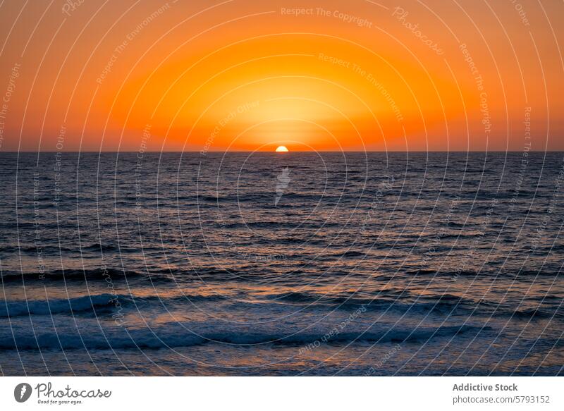 Ruhiger Sonnenuntergang Meereslandschaft in Sardinien, Italien orange Horizont ruhig MEER Abenddämmerung warm Farbtöne Landschaft Natur Ruhe Gelassenheit Küste