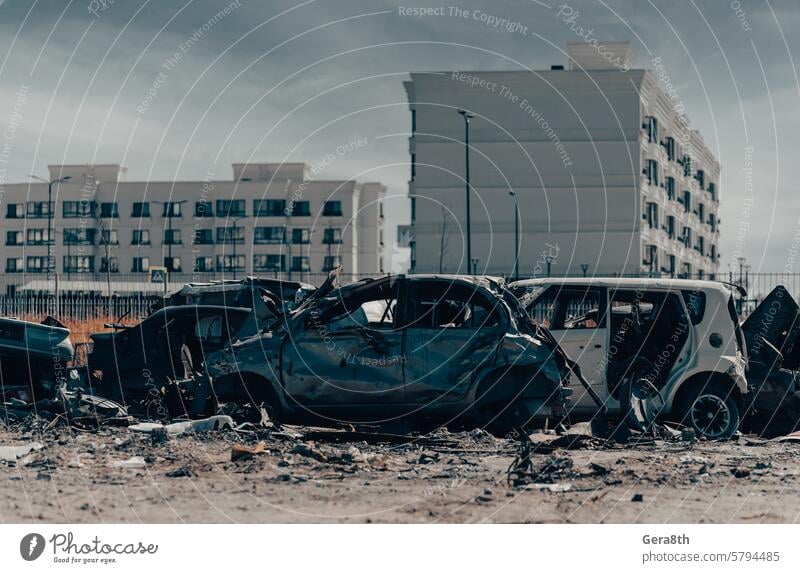 beschädigte und geplünderte Autos in einer Stadt in der Ukraine während des Krieges donezk Kherson Lugansk mariupol Russland Saporoschje aussetzen Verlassen