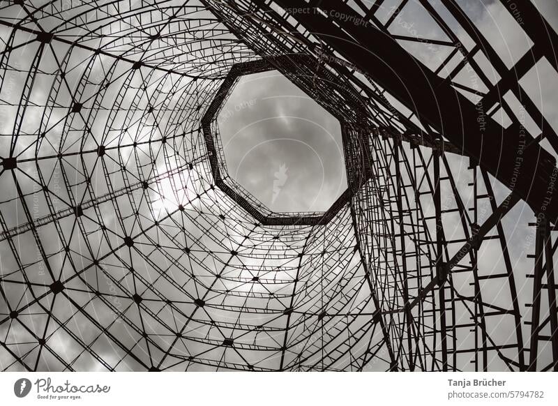 Blick nach oben durchs Stahlgerippe Industriearchitektur Kühlturm Industriedenkmal Zeche Kokerei Stahlbetonbau Stahlkonstruktion Unesco-Welterbe