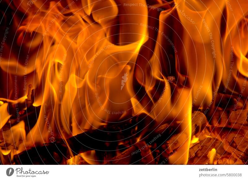 Feuer brand brennen feuer feuerloch feuerwehr flamme flammenmeer fossil heizen heizung heiß hitze holzofen hölle kamin lagerfeuer ofenheizung verbrennung