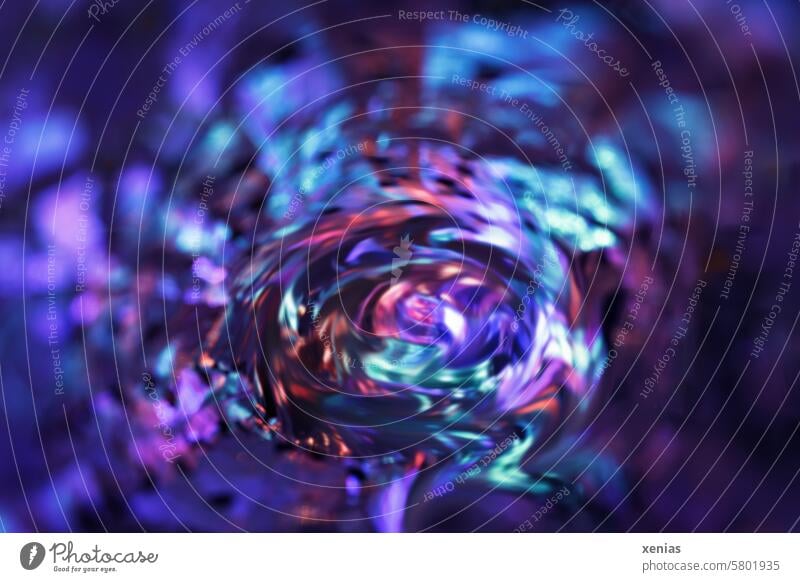 Klangmalerei - bunter Lichttunnel mit Sog in Violett mit Türkis farbenfroh Farben Tunnel verschwommen abstrakt Farbenspiel Neon Kreise Farbwechsel Unschärfe