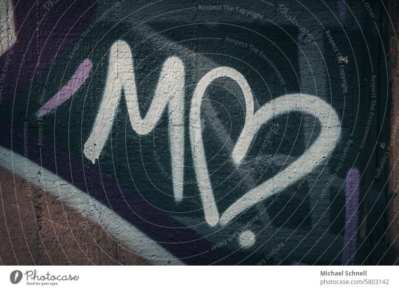 M und die Liebe lieben Herz Graffiti Gefühle Verliebtheit Romantik Liebeserklärung Liebesbekundung Liebesgruß herzförmig Valentinstag Symbole & Metaphern