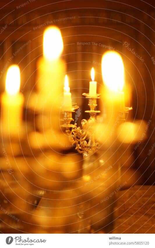 Neulich,  beim Candle-Light-Dinner Kerzen Leuchter feierlich romantisch Kerzenschein Feste & Feiern Kerzenständer Feierlichkeit Kerzenhalter dreiarmig Gold