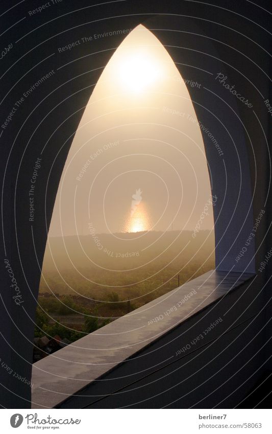 Sonnenaufgang im Nebel Bogen Griechenland Santorin mystisch Kontrast gespenstich