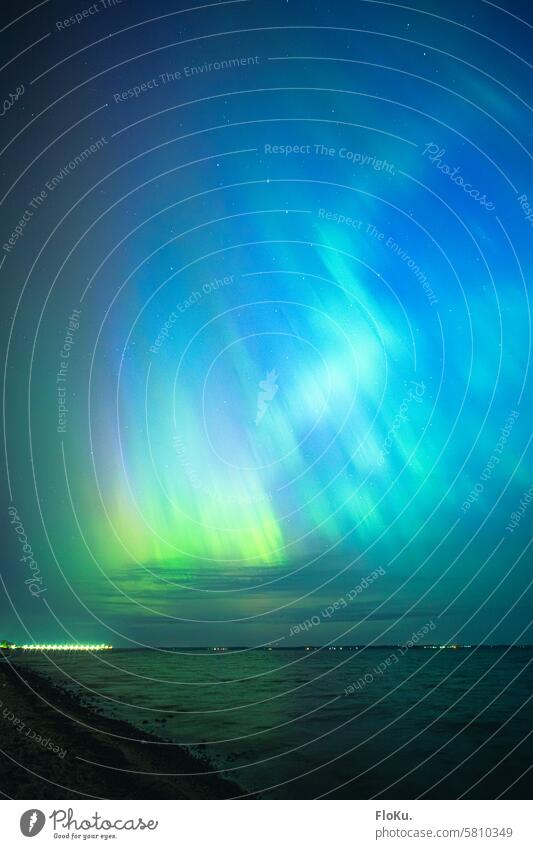Nordlichter über Ostseeküste in Schelswig-Holstein Polarlichter Aurora Himmel Nacht Leuchten astronomisch Astronomie Natur grün Licht Nachthimmel leuchten Stern