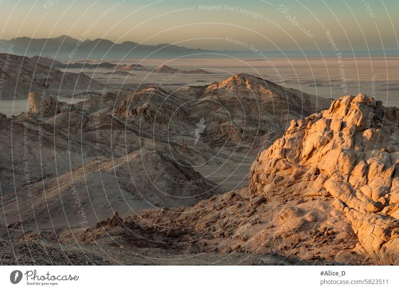 Wüstenlandschaft in Ägypten, Abenteuerreisen Afrika Düne Afrikanisch arabisch trocken Hintergrund Ödland unfruchtbar hinter den Hügeln Klima Tod wüst dramatisch