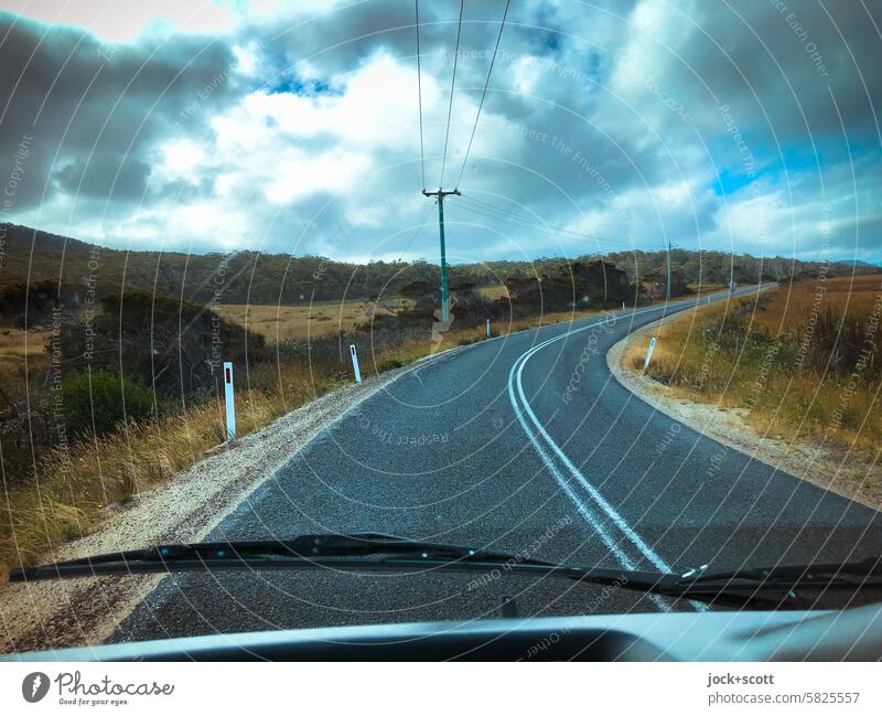 Roadtrip, immer der Straße entlang Verkehrswege Natur Amaturenbrett Frontscheibe Himmel Wolken Landschaft Scheibenwischer Tasmanien Australien Autofahren