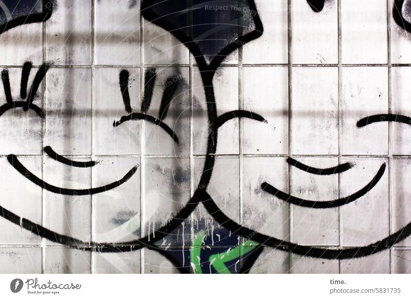 Alles wird gut Grafitti Gesicht Gesichter Zeichnung gesprayt Stein Kacheln Wand Mauer Figur Phantasie Comic zwei geschlossene Augen