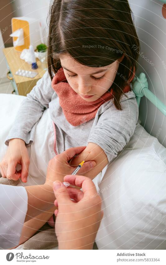 Junges Mädchen bekommt einen Diabetes-Test im Schlafzimmer Blutzuckertest Gesundheitswesen medizinisch Diabetes-Pflege Insulin Kind pädiatrisch überwachen