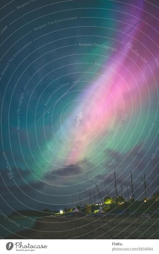 Nordlicht-Sturm über Schleswig-Holstein Polarlichter Aurora Nordlichter Himmel Nacht Leuchten astronomisch Astronomie Natur grün Licht Nachthimmel leuchten