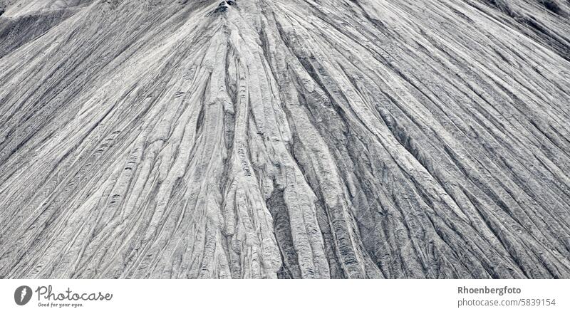 Nahaufnahme des Monte Kali, eine Salzhalde des Kalibergbaus Kalimandscharo Hintergrund Umweltverschutzung Landschaft Heringen Philippsthal Abraumhalde Hessen