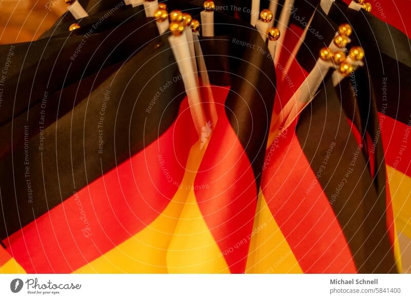 Deutschlandfahnen für die Fußball-Europameisterschaft Deutsche Flagge Deutschlandflagge Nationalflagge Patriotismus Politik & Staat Fahne rot schwarz