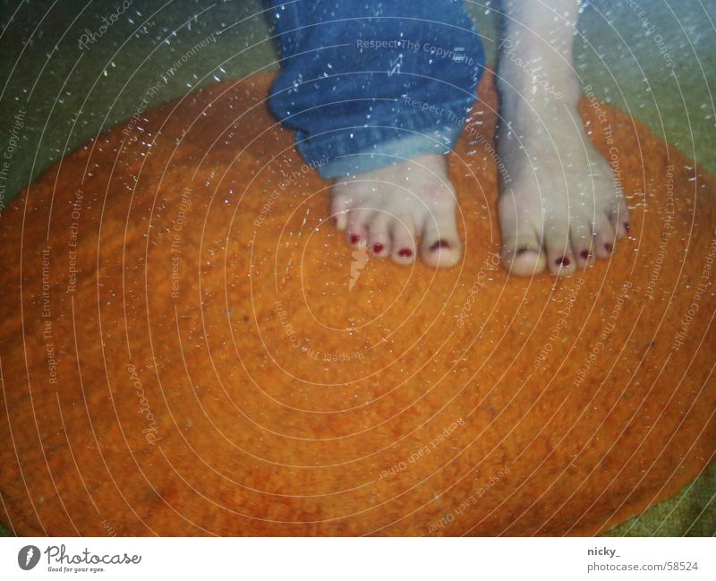 welcome to orange ringum carpet land! Teppich Langeweile Fuß Jeanshose rote zehen Kreis blau pfirsich farbe für dich von mir feet wuuuaa what waaaas lustig