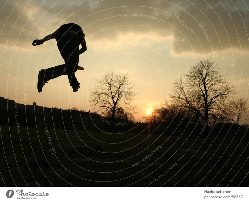 plastikartisten... Frisbee Freestyle Sonnenuntergang Frühling Stimmung springen Artist jonglieren Fensterscheibe Statue Abend Air Sport Trick Jump