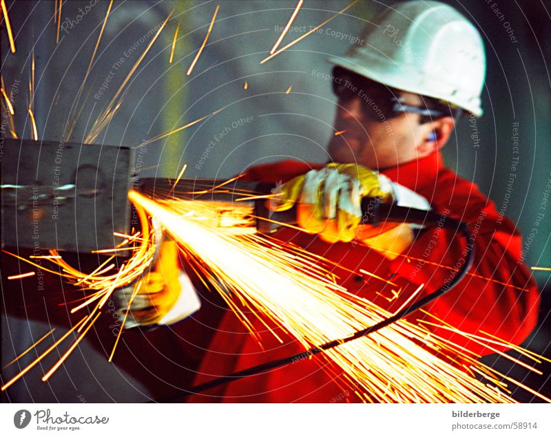 Flexen - 4 Stahlverarbeitung flexen Winkelschleifer rot Helm Arbeit & Erwerbstätigkeit Langzeitbelichtung gelb Schweißen Schutzhelm Berufsleben Industrie